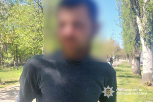 У Нікополі поліцейські затримали 37-річного чоловіка за пограбування з території приватного домоволодіння