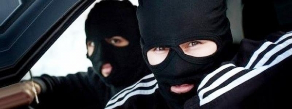Двух ранее судимых покровчан судят за ограбление квартиры