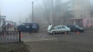 В 36-м микрорайоне столкнулись два автомобиля. Обошлось без погибших