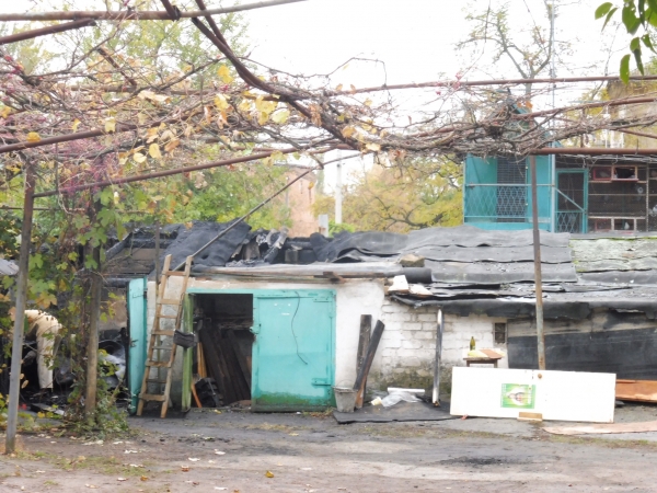 В центре города более 4 часов ликвидировали пожар в гаражах