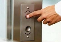 В двух подъездах дома № 16  по улице Зонова восстановили лифты не работающие почти 18 лет!