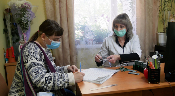 ЖИТЕЛИ ПОКРОВА ПРОДОЛЖАЮТ ПОЛУЧАТЬ ЙОДИД КАЛИЯ