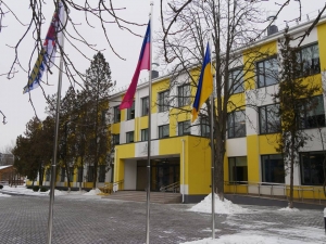 Реконструкция пятой школы продолжится. К осени должен появиться современный стадион