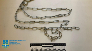 Судитимуть мешканця м. Нікополь, який катував та тримав на ланцюгу 5-річного пасинка&nbsp;