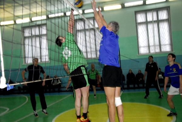 Спортсмены ГОКа открыли волейбольный сезон