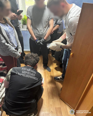 На Дніпропетровщині поліцейські викрили масштабне наркоугруповання та вилучили наркоречовин на понад 14 мільйонів гривень
