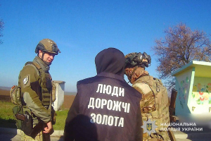 У Нікополі поліцейські &laquo;Білі янголи&raquo; евакуювали чоловіка, з яким два роки тому разом пережили обстріл