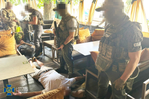 СБУ та Нацполіція затримали &laquo;екссмотрящого&raquo; за Оленівською колонією та його спільників, які тероризували декілька регіонів України