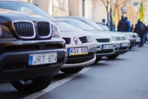 В Украине полиция начала штрафовать водителей &laquo;евроблях&raquo;