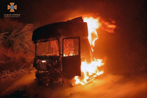 На Дніпропетровщині блискавка влучила у вантажівку