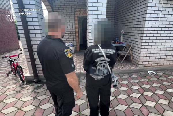 У Кривому Розі викрито двох жінок, які ошукували громадян під приводом оформлення соціальних виплат та компенсацій за зруйноване житло
