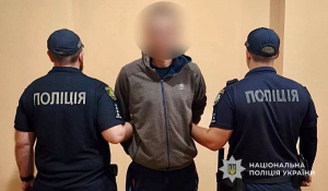 У Дніпрі поліцейські затримали 32-річного чоловіка, підозрюваного у пограбуванні магазину