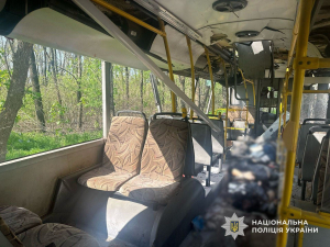 Уранці 23 квітня російські військові спрямували дрон-камікадзе по автобусу з працівниками одного з підприємств міста Марганця