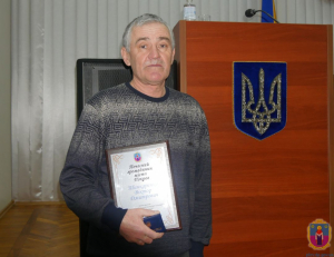 ТРЕНЕРУ КДЮСШ &laquo;МАНГАНИТ&raquo; ВИКТОРУ ШИНКАРЕНКО ПРИСВОЕНО ЗВАНИЕ ПОЧЕТНОГО ГРАЖДАНИНА ГОРОДА