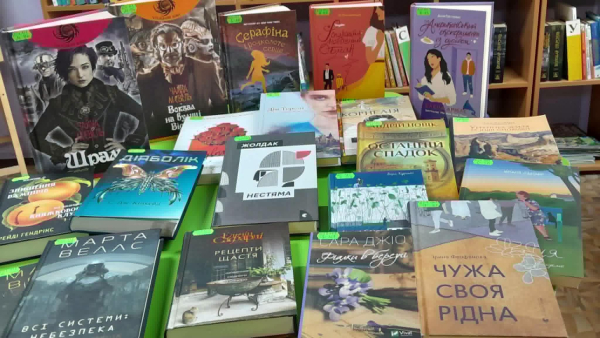 Читачі дарують бібліотекам книги