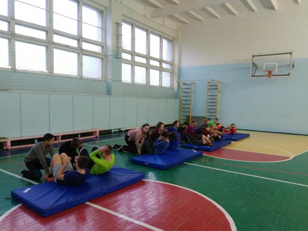 В лицей приобрели новые маты
