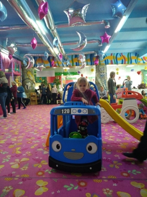 Для детей с инвалидностью организовали визит в никопольский &laquo;Kinder City&raquo;